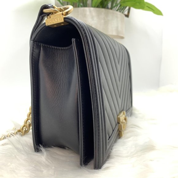 Chanel Black Medium Le Boy Bag Chevron - Picture 6 of 12